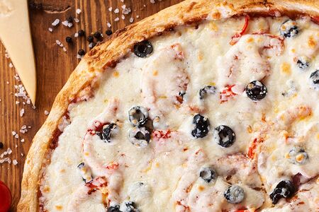 Пицца с креветками