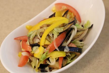 Салат из баклажан с овощами