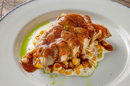 Куриная грудка в сливочном соусе с кукурузой