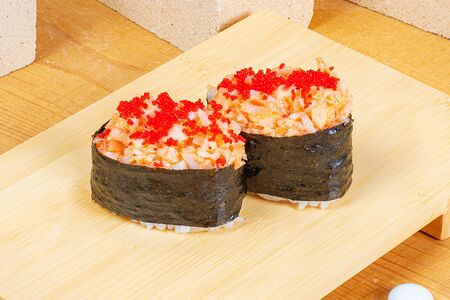 New гунканы с креветкой и соусом манго-чили