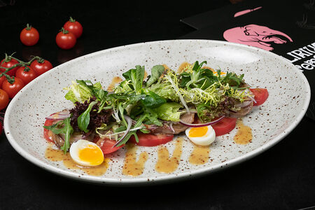 Салат с теплым телячьим языком