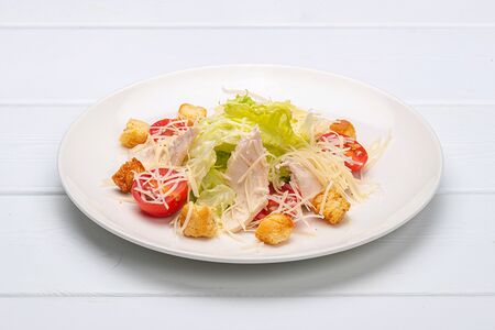 Салат Цезарь с курицей