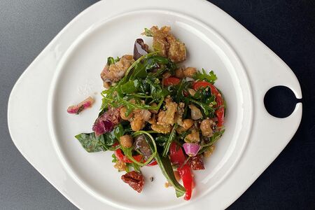 Салат с нутом и баклажанами