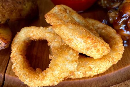 Кольца кальмара с соусом Тартар