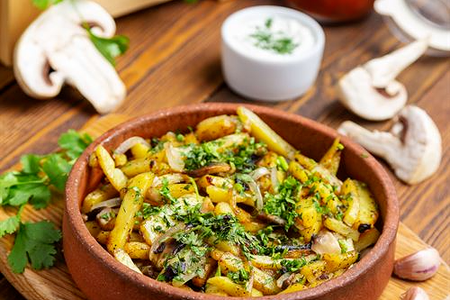 Жареный картофель с грибами