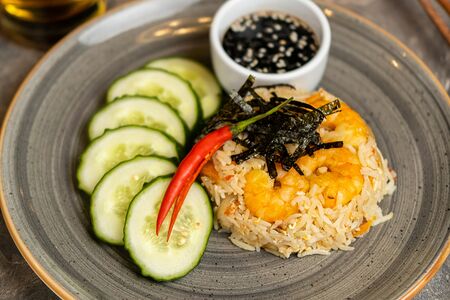 Тайский жареный рис с креветками