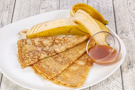 Блин с бананом и карамелью