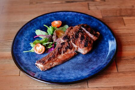 Телятина на кости