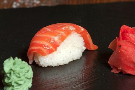 Суши Копченый лосось