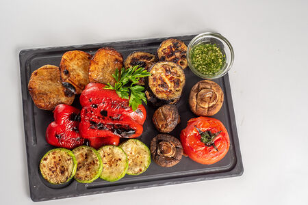 Баклажаны с чесноком на углях