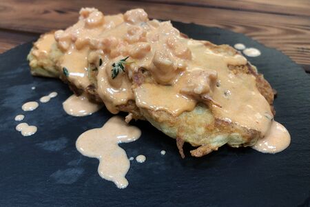 Картофельные драники с соусом