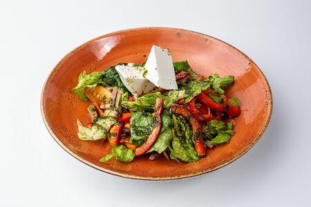 Салат с говядиной и сыром фета