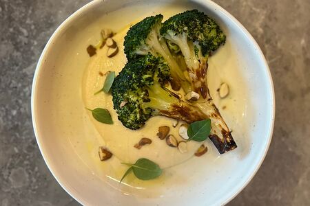 Брокколи с миндальным кремом