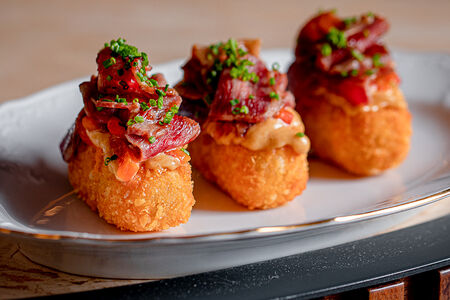 Аранчини и рибай с маринованными перцами