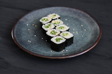 Маки с огурцом