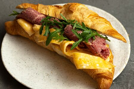 Круассан Пастрами и Омлет