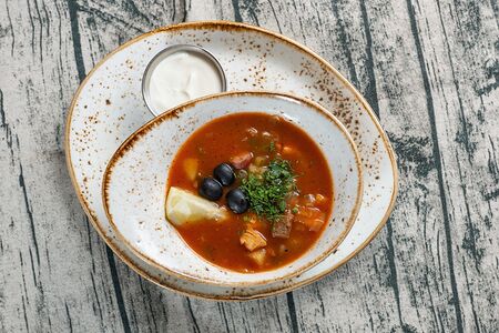 Солянка мясная со сметаной