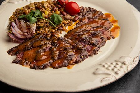 Стейк Мачете с полбой и грибами