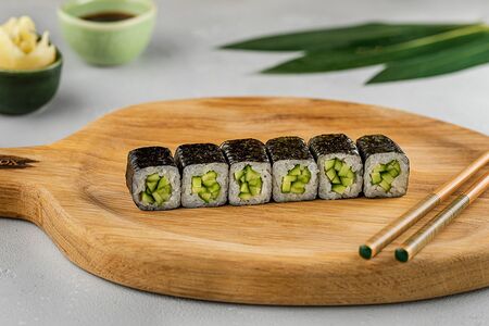 Ролл с авокадо