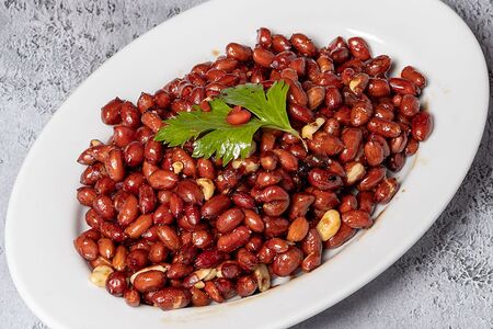 Арахис с кинзой