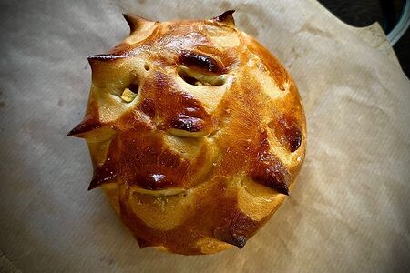 Булочка с яблоком