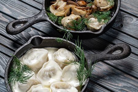 Пельмешки из мраморной говядины с грибами и со сметаной