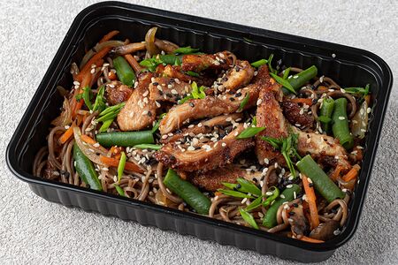 WOK-соба с курицей и овощами