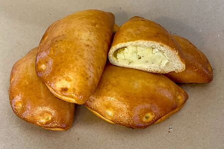 Пирожок ручной работы с картошкой