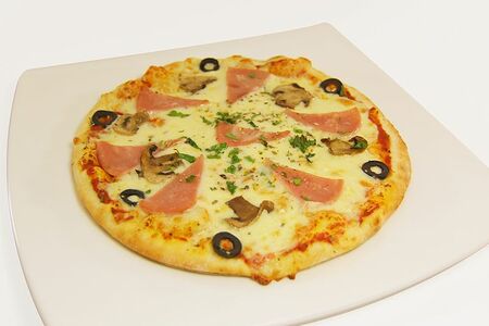 Пицца с ветчиной