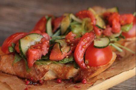 Брускетта с лососем