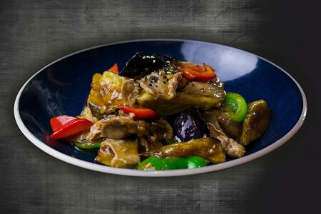 Баклажаны со свининой и сладким перцем