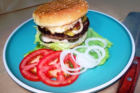 Сочный бургер Деревенский