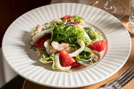 Салат с морепродуктами