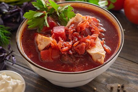 Домашний борщ с курицей