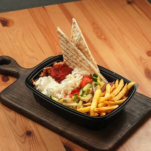 Ливанская шаурма на тарелке