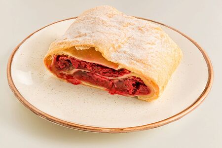 Штрудель вишневый