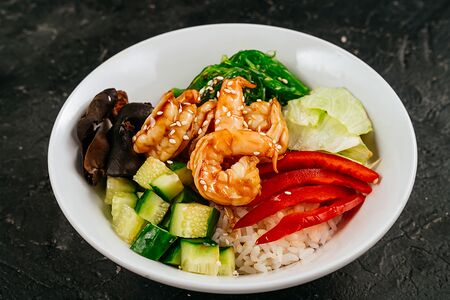 Поке с креветками и рисом