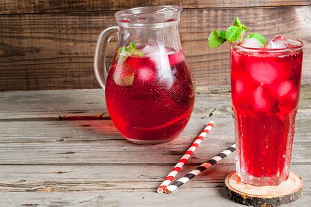 Лимонад мята-клубника собственного приготовления