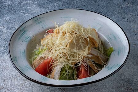 Салат Цезарь с курицей