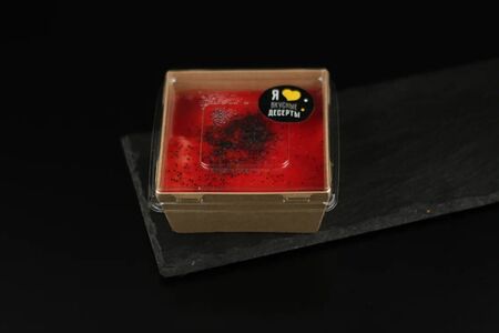 Пирожное Клубнично-маковое