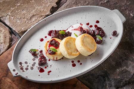 Сырники со сметаной