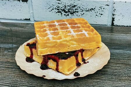 Бельгийская вафля с джемом