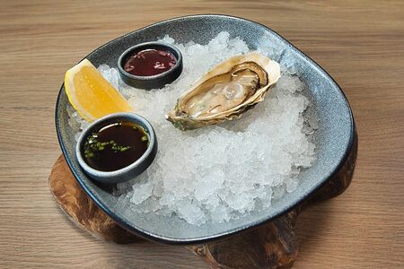 Розовая джоли