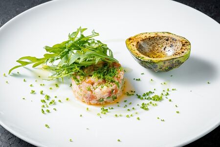 Тартар из розовых креветок