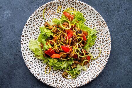 Салат с баклажанами и грибами