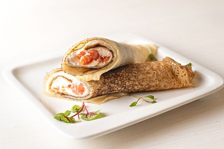 Блины со слабосоленой семгой и творожным сыром