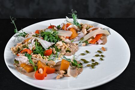 Салат с индейкой, тыквой и птитимом