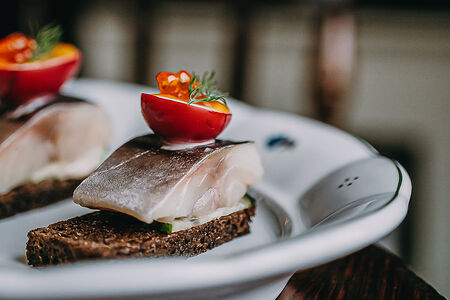 Скумбрия на бородинском хлебе