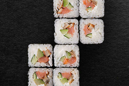 С лососем и копченым угрем