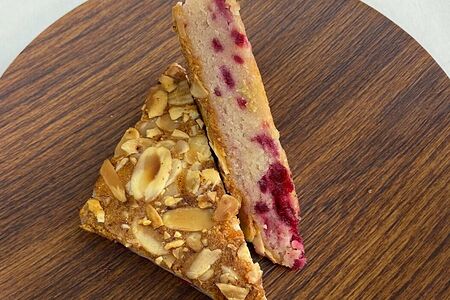 Брауни вишня с миндалем